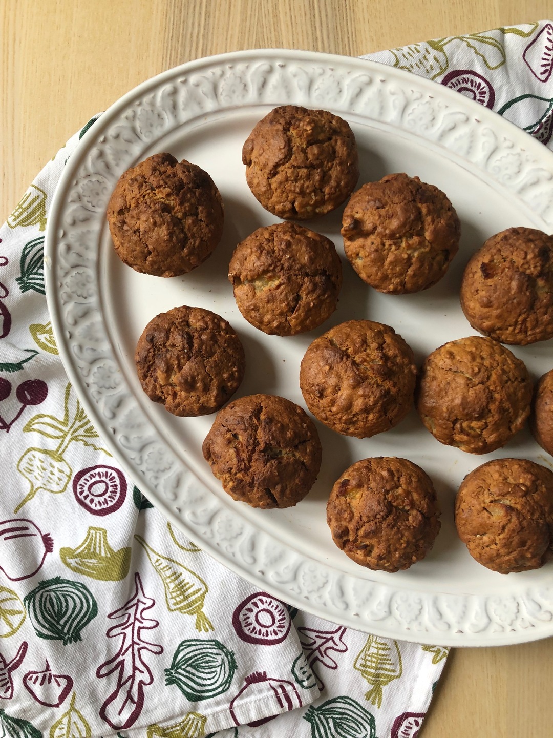 Pear and cardamom muffins