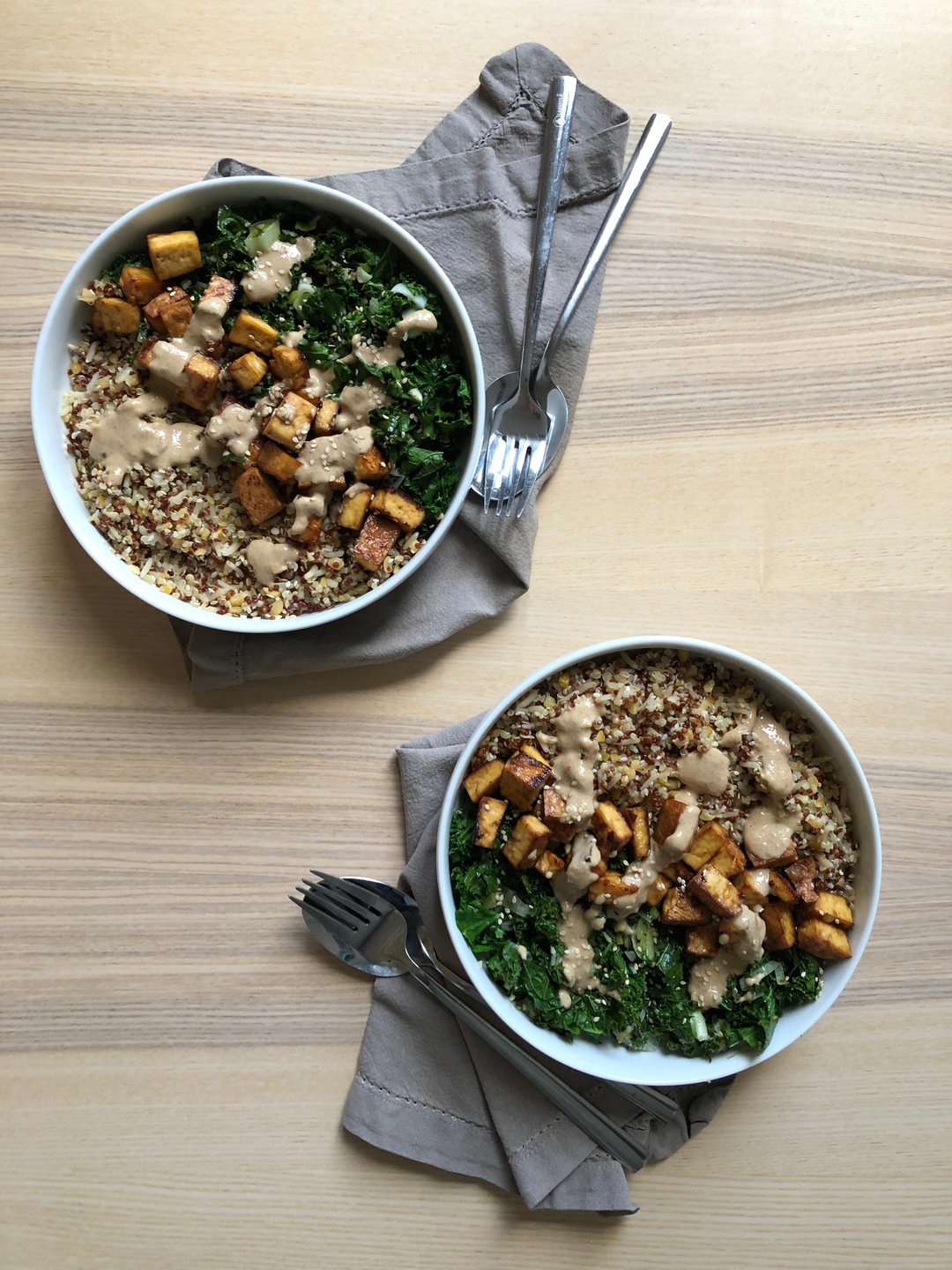 Quinoa with garlicky kale and crispy tofu