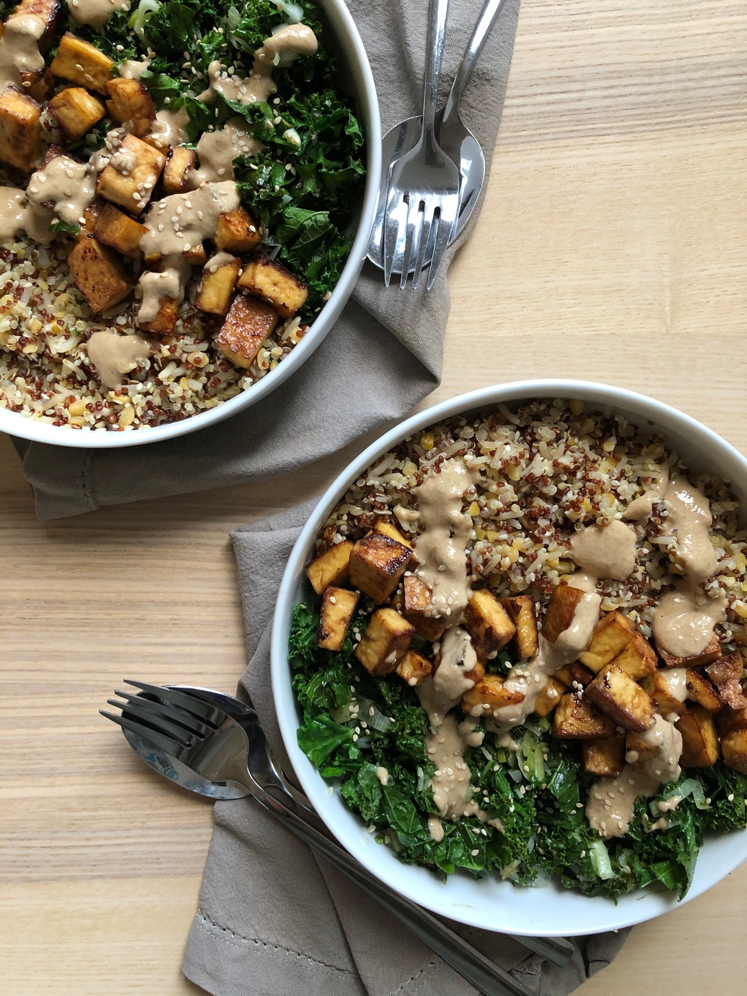 Quinoa with garlicky kale and crispy tofu