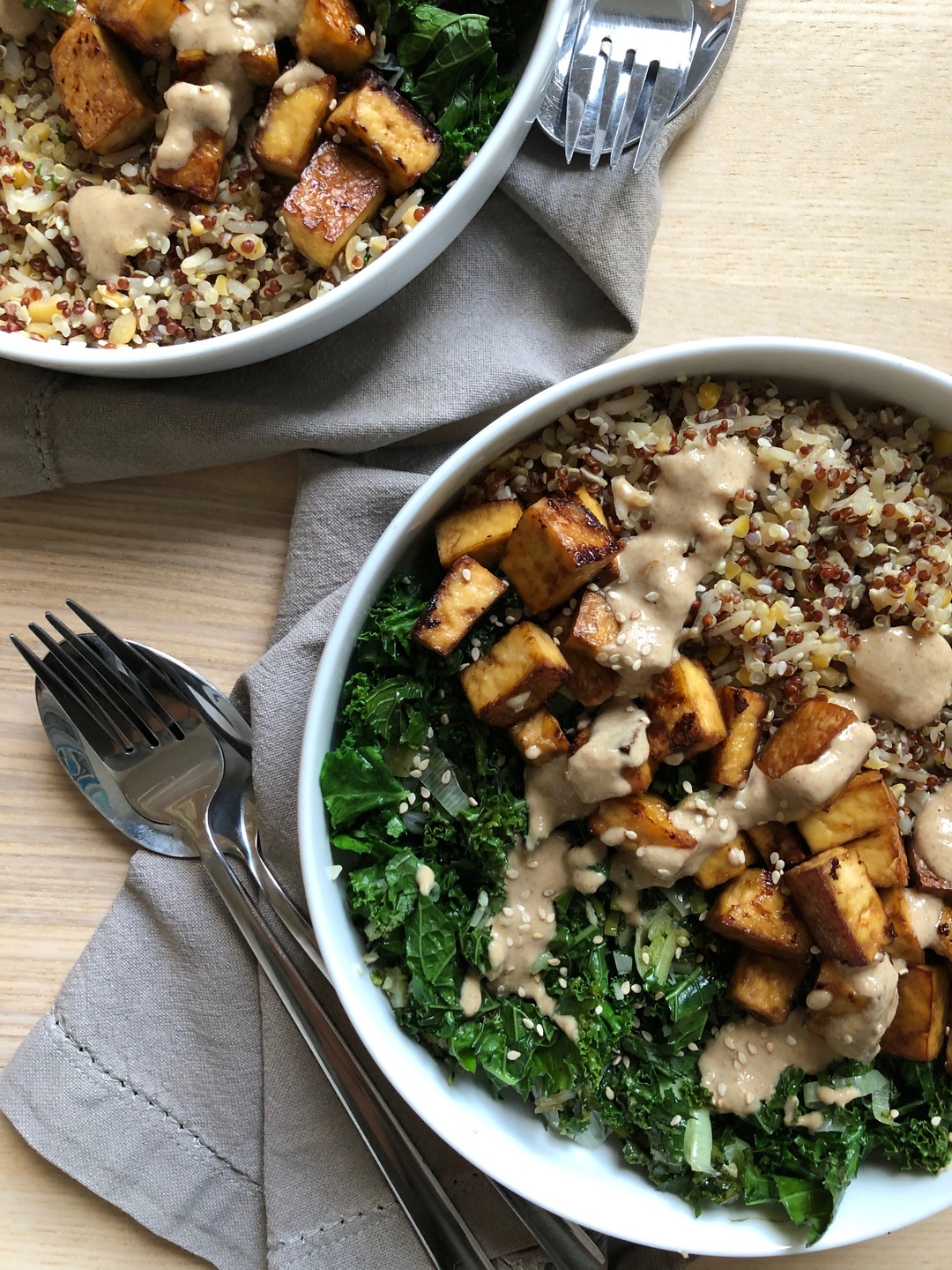 Quinoa with garlicky kale and crispy tofu