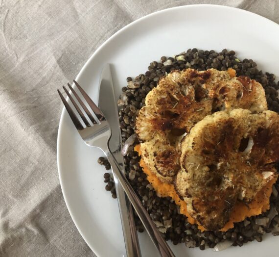 French style cauliflower steak // Steak de chou-fleur à la française