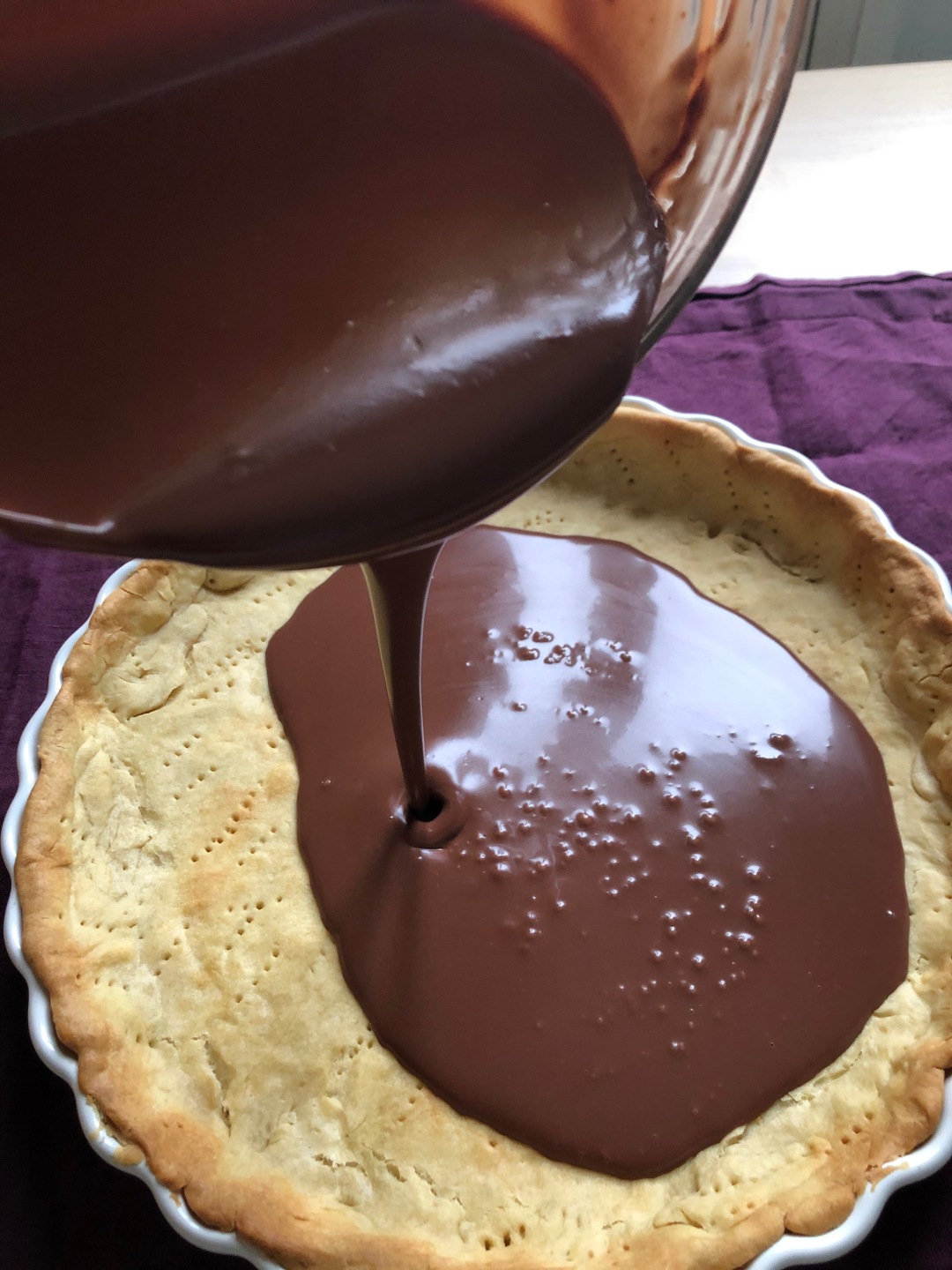 Filling the chocolate tart
