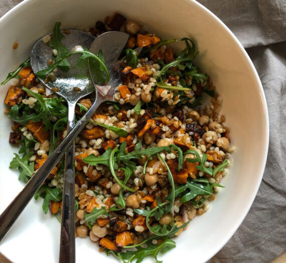 Grain salad with shallot dressing // Salade de céréales avec vinaigrette à l’échalote